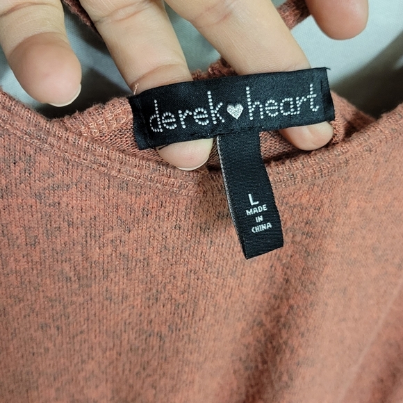 Derek heart Large Strappy Sweater - Picture 2 of 7